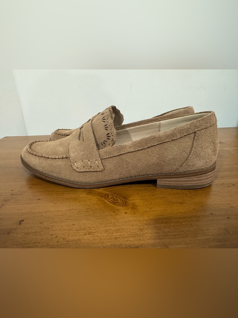Women's Lucky🍀 Brand Suede Penny Loafers in Tan. Size 8